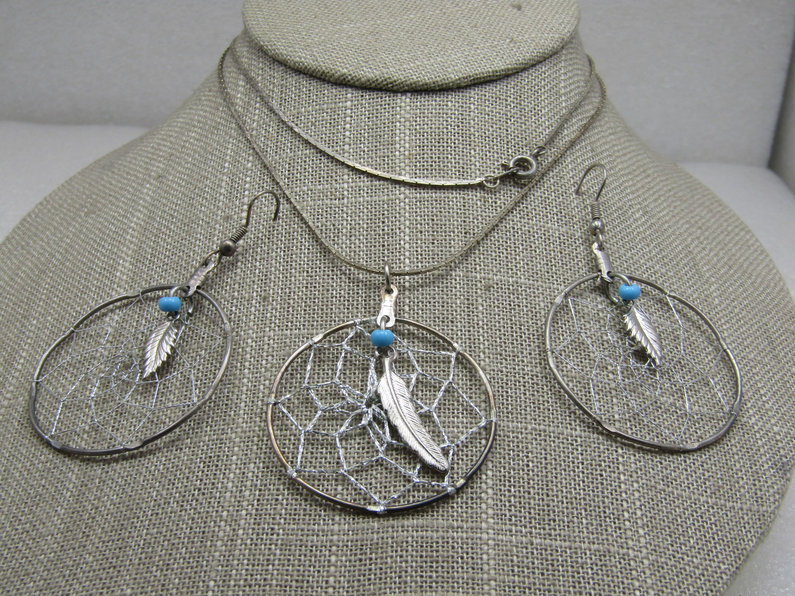 Vintage Southwestern Dreamcatcher Necklace & Earrings Set: Vintage Southwestern Dreamcatcher Necklace & Earrings Set. 24" Silver tone chain 1"" wide square herringbone style link, spring clasp with a 2" dreamcatcher pendant with feather charm dangle and