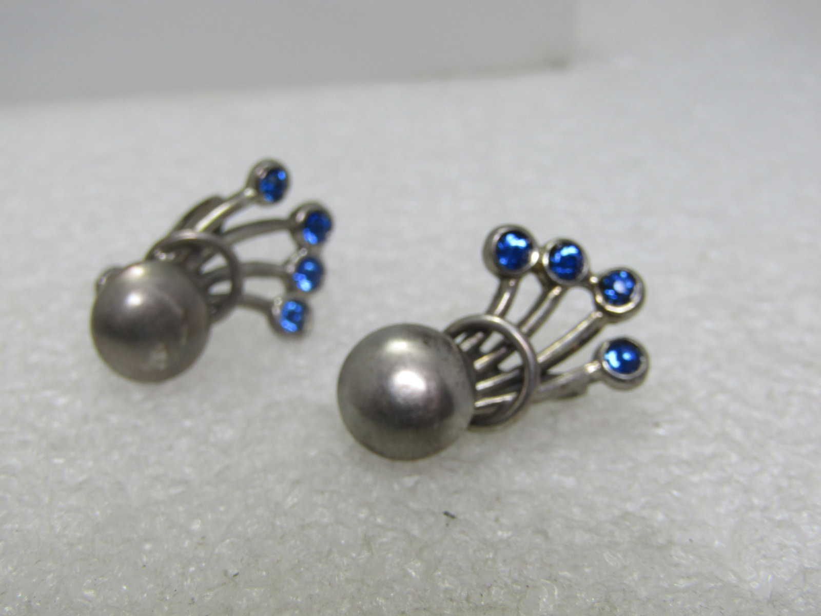 Vintage Sterling Blue Rhinestone Comet-Like Earrings, Screwback, 1940's-1950's: Vintage Sterling Blue Rhinestone Comet-Like Earrings, Screwback, 1940's-1950's. they are marked sterling, tested and are appx. 6.30 gr. They have a domed circle that is appx. 3/8" round with four rays
