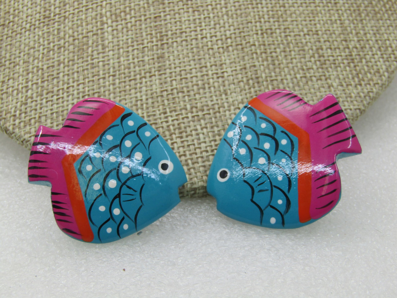 Vintage Tropical Fish Painted Clip Earrings, 1970's, Pink and Teal, 1.5" by 1-3/8": Vintage Tropical Fish Painted Clip Earrings, 1970's, Pink and Teal, 1.5" by 1-3/8", 1970's. Very good condition. Not signed by the maker. (INV. W.62720.5 SS2191 J LD 8/28/20) Reserve: $25.00