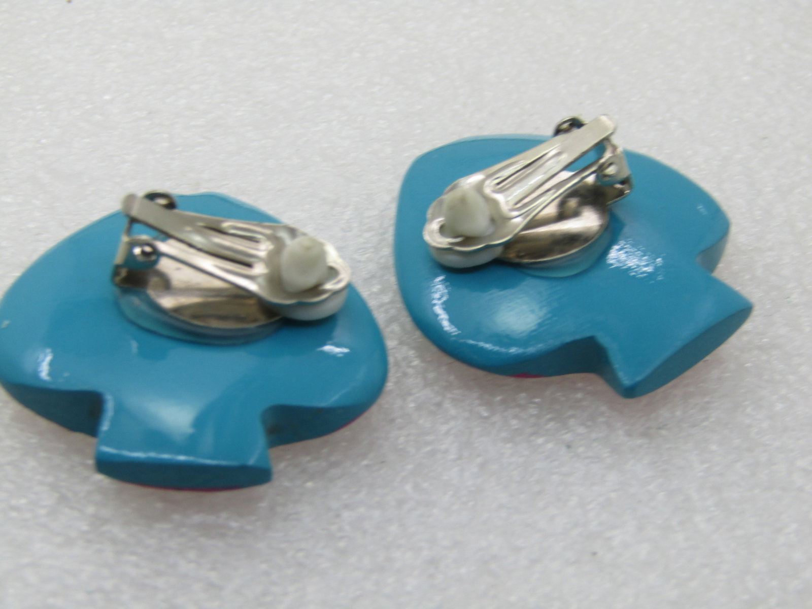 Vintage Tropical Fish Painted Clip Earrings, 1970's, Pink and Teal, 1.5" by 1-3/8" - 4