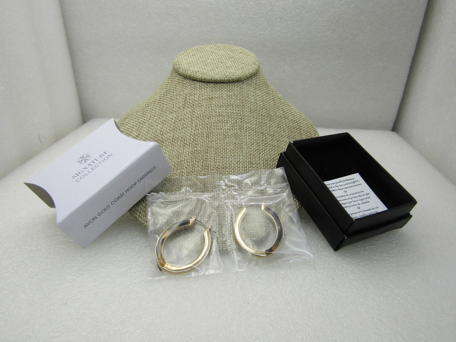 Avon Gold Tone Pierced Hoop Earrings, Faux Tortoiseshell, New in Box, Unworn (1 of 6)