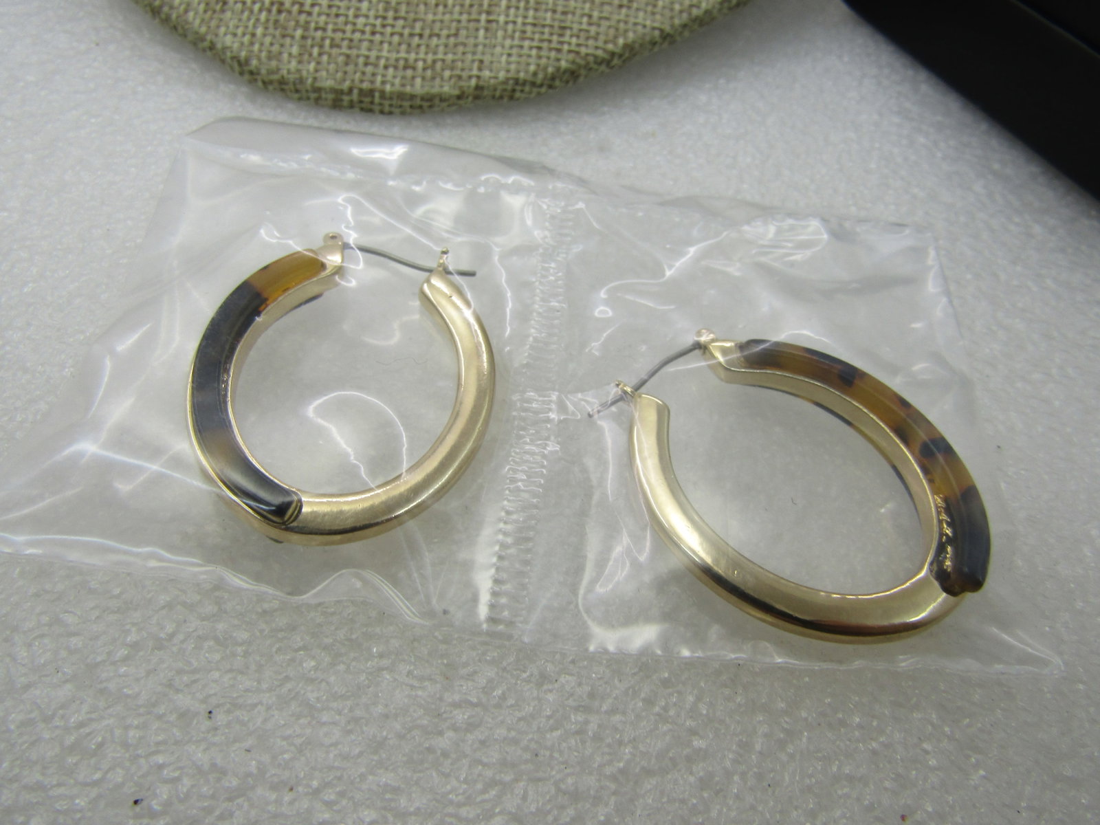 Avon Gold Tone Pierced Hoop Earrings, Faux Tortoiseshell, New in Box, Unworn - 6