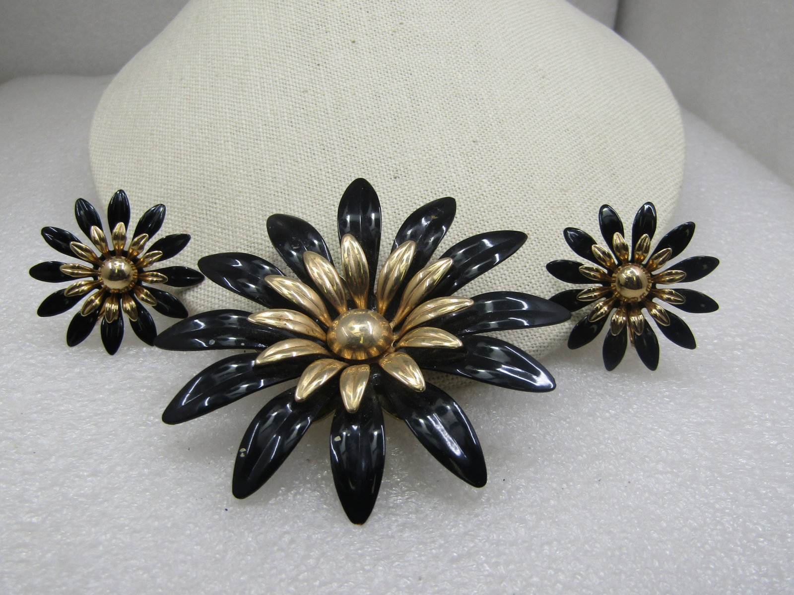 Vintage Black & Gold Floral Brooch & Earrings Set, 1970's, Signed: Vintage Black & Gold Floral Brooch & Earrings Set, 1970's, Signed Sarah Coventry - daisy or dahlia believe the name is Fashioni Petals from the 1970's. The brooch is 3.25" with black petals the longes