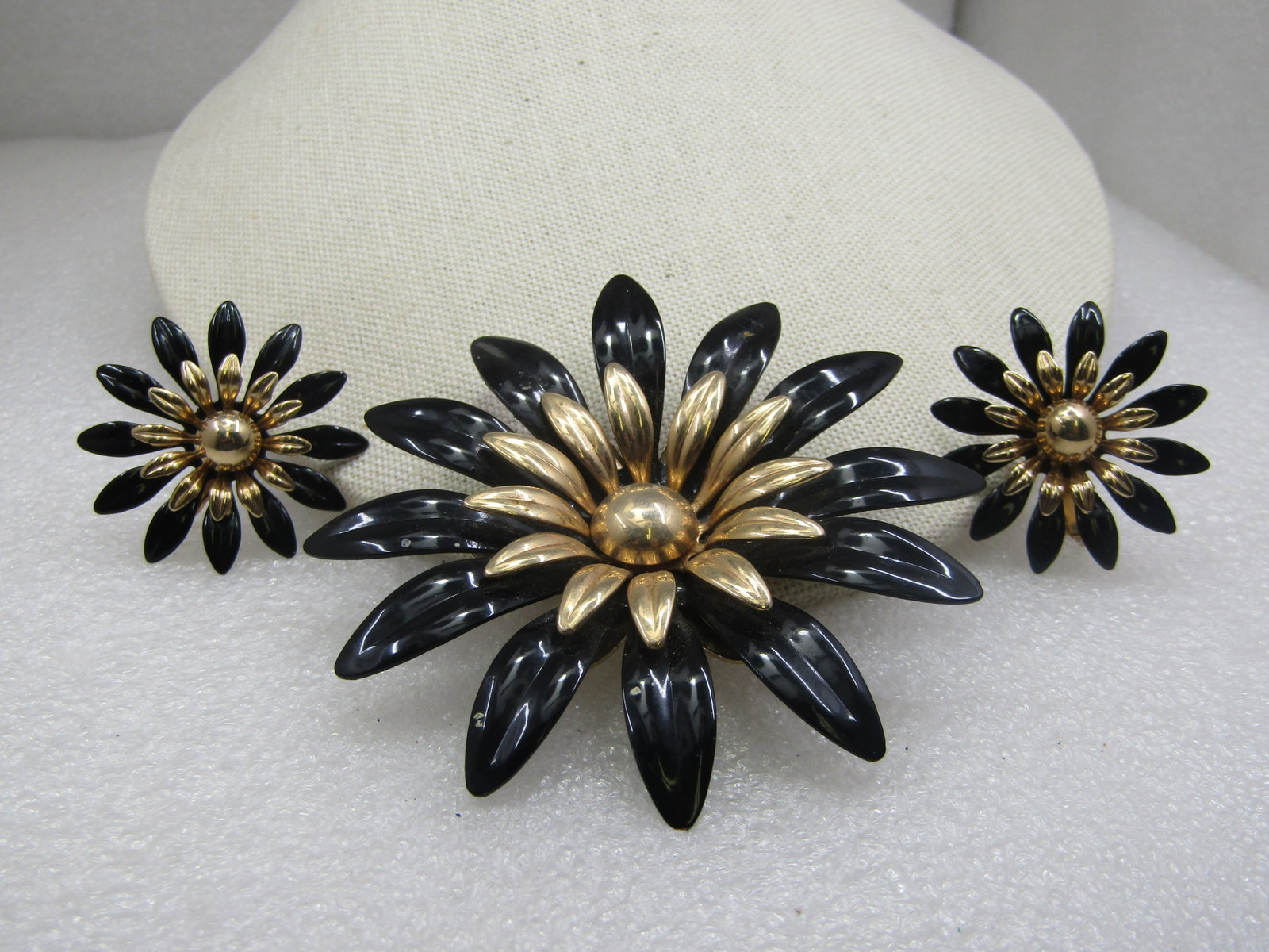 Vintage Black & Gold Floral Brooch & Earrings Set, 1970's, Signed - 4