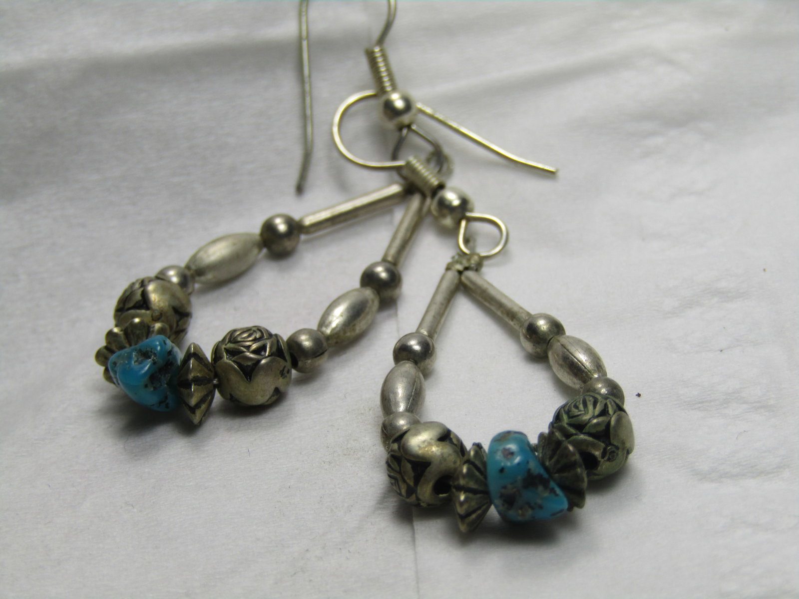 Vintage Southwestern Turquoise Rose Beaded Earrings, Silver Tone, Drop (1 of 4)
