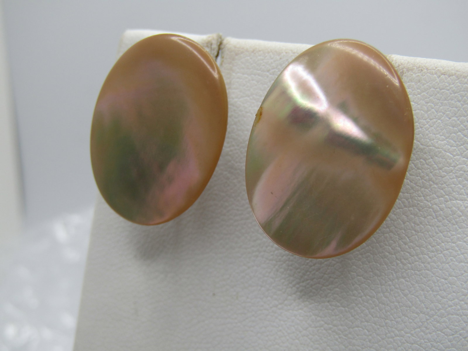 Vintage Tan Mother-of-Pearl Earrings, Screwback, 1960's - 3