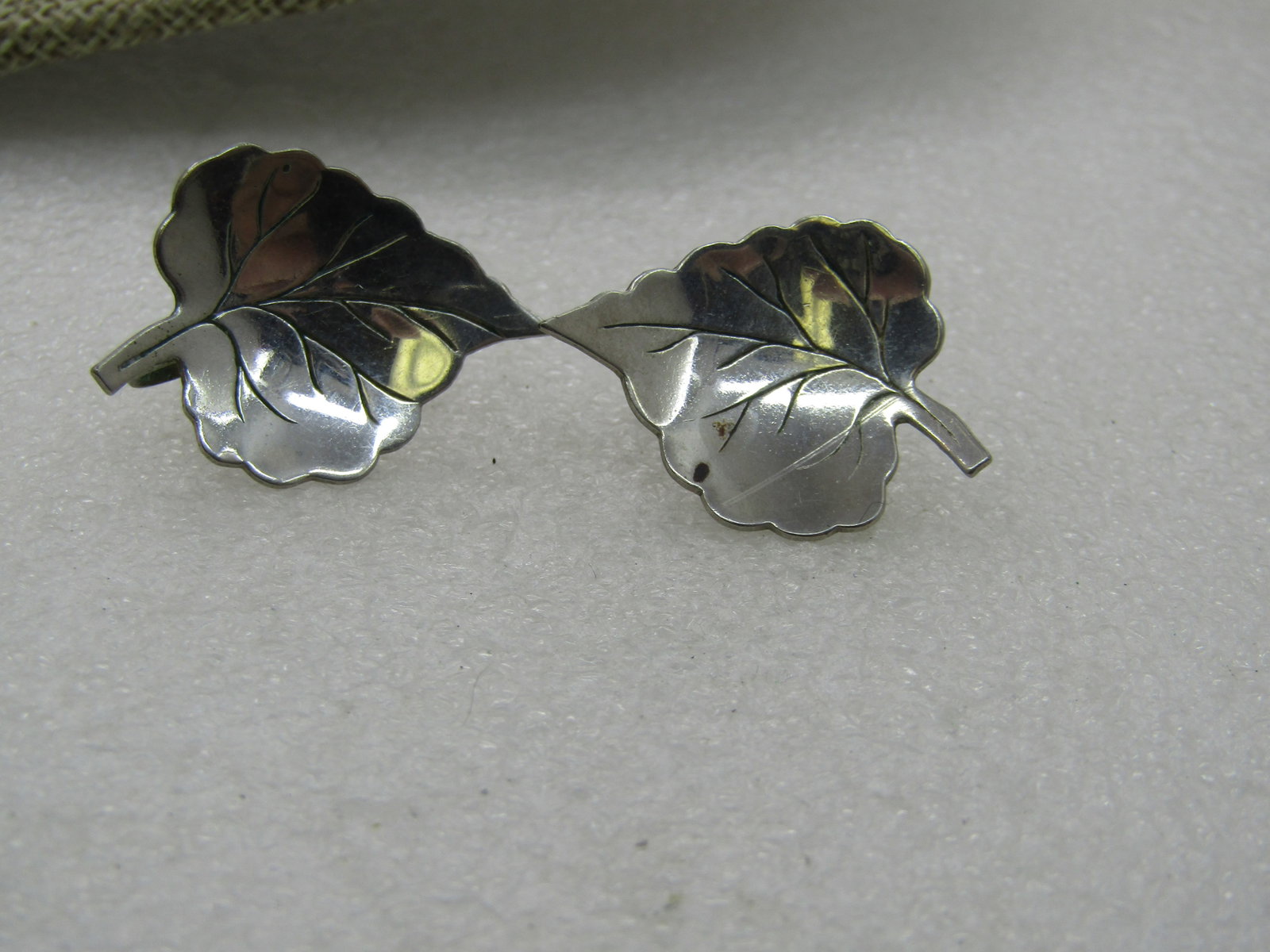 Vintage Silver Tone Leaf Earrings, Screw Back, 1960'-1970's: Vintage Silver Tone Leaf Earrings, Screw Back, 1960'-1970's, 1.25" by 1", slightly bowled with detailed veining on the leaves. 1960's. Not signed by the maker. Very good condition. (INV. W.101720.7