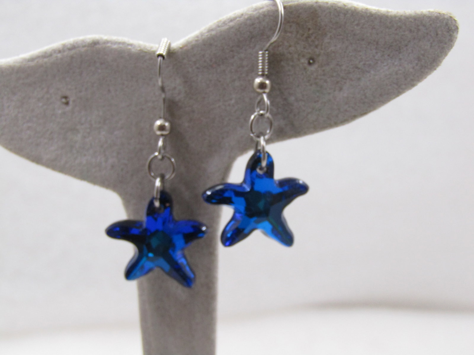 Vintage Blue Rhinestone Star Earrings, Dangle, Pierced: Vintage Blue Rhinestone Star Earrings, Dangle, Pierced. These have the look of hematite on the back and a deep shimmery purple/blue on top. Pierced earrings, surgical steel posts, 1.5" long. The