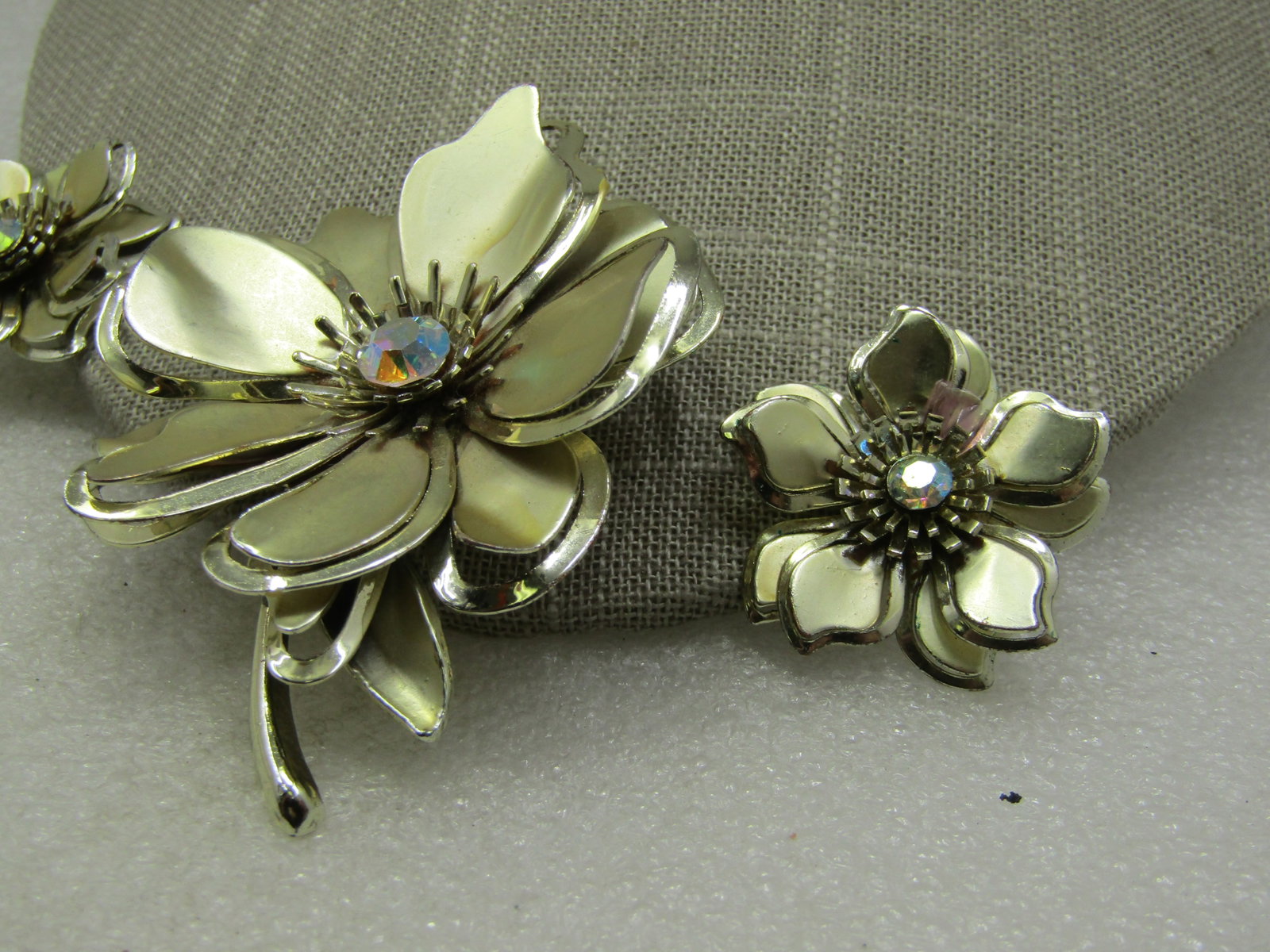Vintage Large Tiered Bow & Clip Earrings Set, with Rhinestone, 1960's-1970's - 4