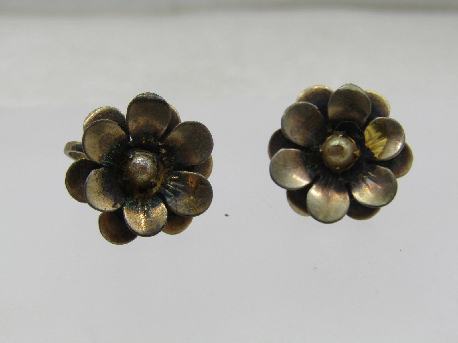 Vintage Sterling Vermeil Pearl Floral Blossom Earrings, Screwback , 1930's-1940's: Vintage Sterling Vermeil Pearl Floral Blossom Earrings, Screwback, 1930's-1940's. These have tiered petals with a center prong-set 4m pearl. The blossoms are appx. 3/4" across. Test as sterling.