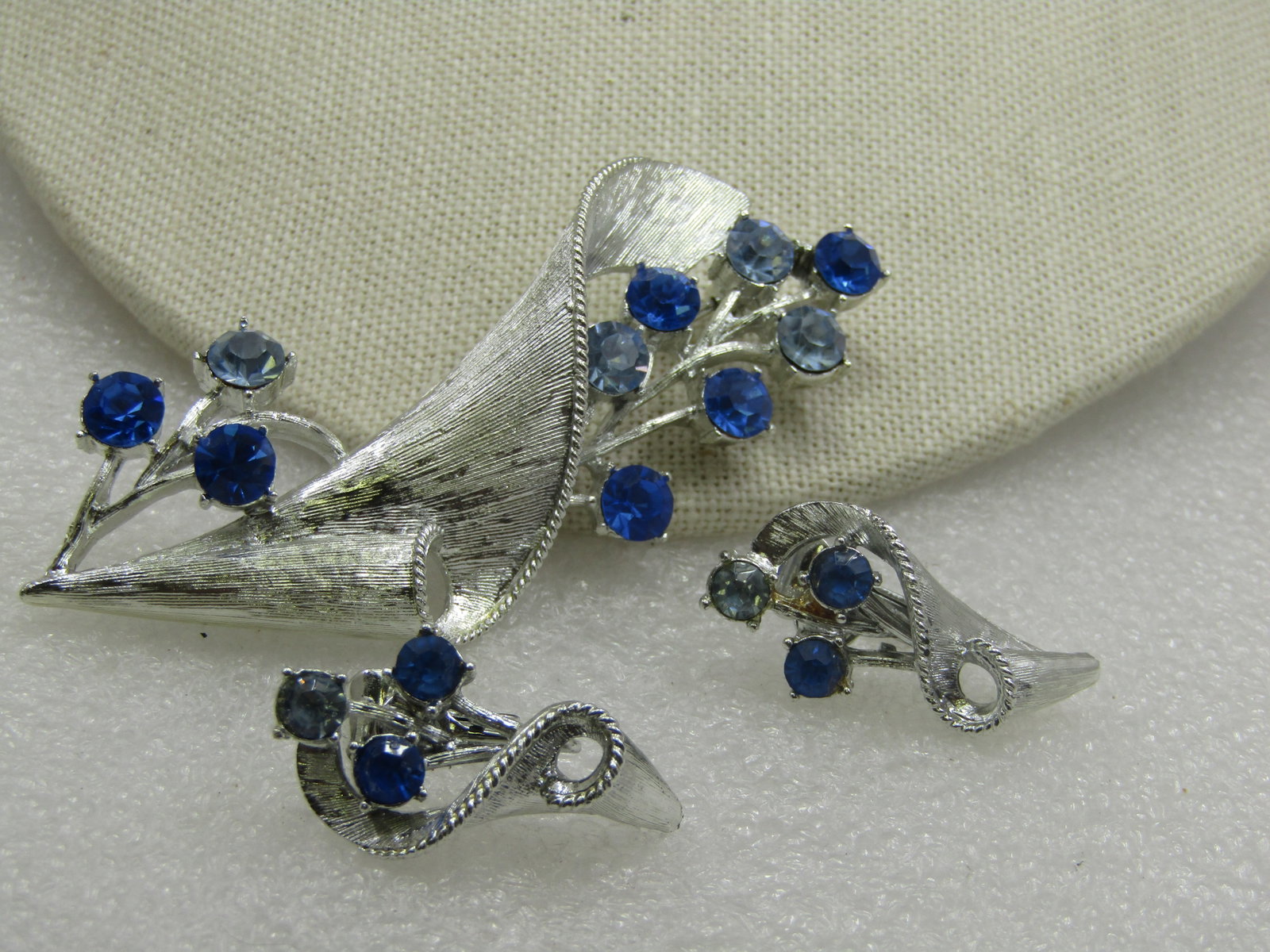 Vintage Coro Blue Rhinestone Modern Floral Brooch & Earrings , 1960's - 4