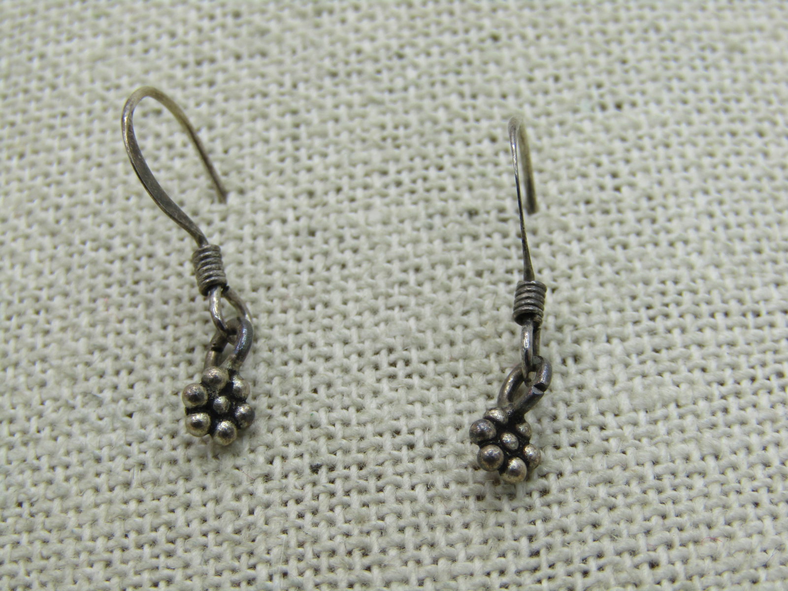 Vintage Sterling Silver Floral Drop Earrings, Pierced: Vintage Sterling Silver Floral Drop Earrings, Pierced, 7mm drop of a petite blossom that is appx 4.5mm round - 7mm includes the ring that connects it to the hook. They blossoms tests as sterling the