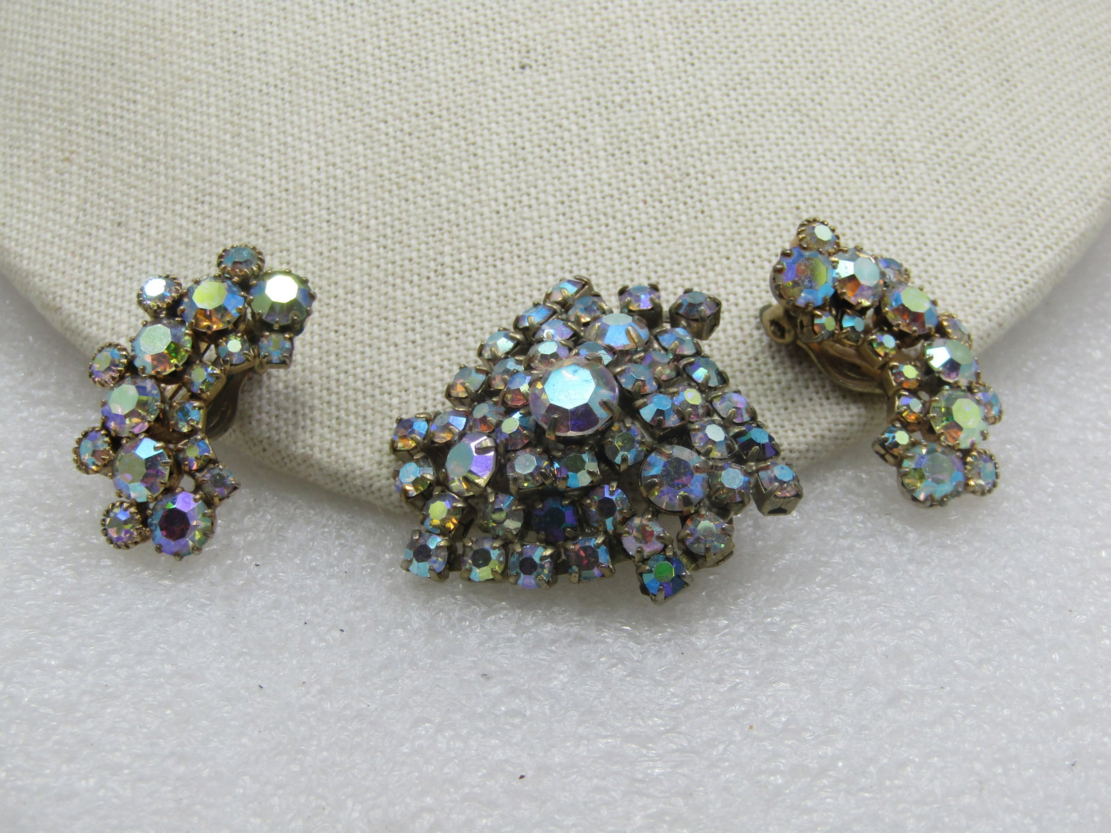 Vintage Weiss Earrings & Brooch, Aurora Boralis Mid-Century: Vintage Weiss Earrings & Brooch, Aurora Boralis Mid-Century. The earrings are curved with clustered round aurora borealis clear stones with a blue/pink shimmer. 1.25" long and signed Weiss. The