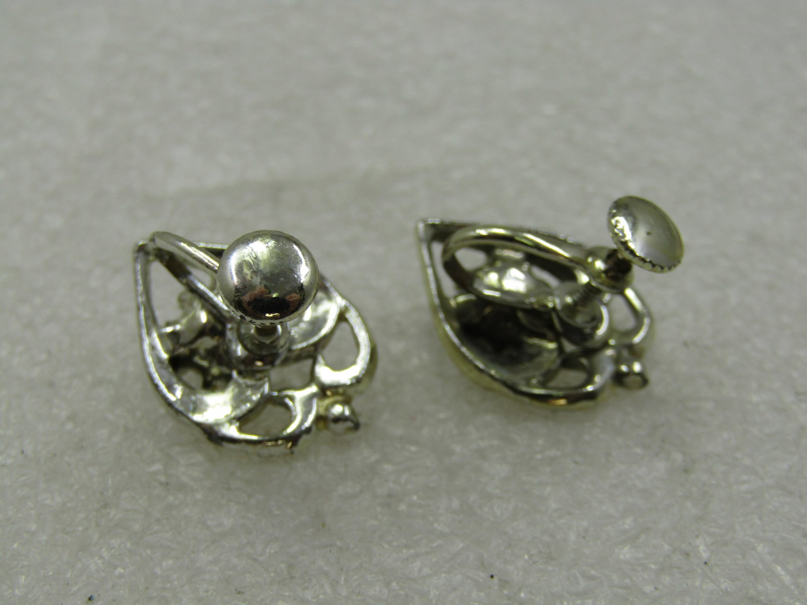 Vintage Green Rhinestone Leaf Earrings, Screwback, 1940's-1960's - 6