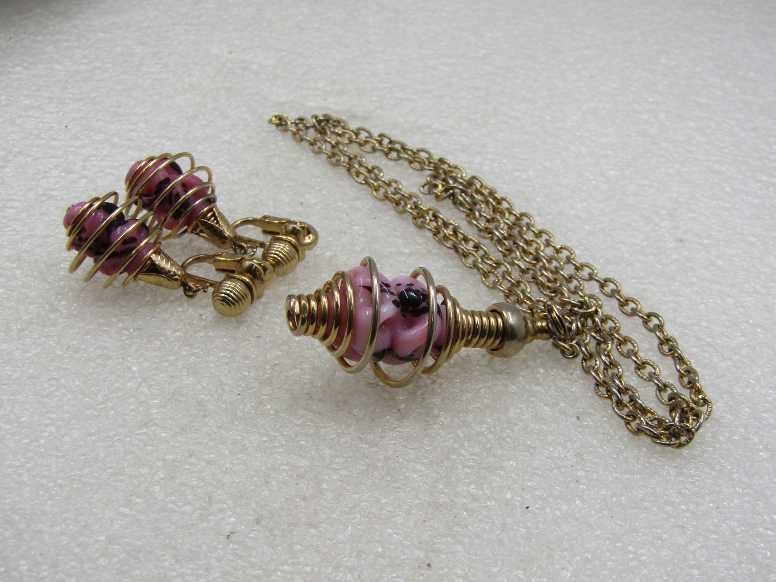 Vintage Pink & Black Glass Spiral Necklace Earrings Set, Sarah Coventry - 6