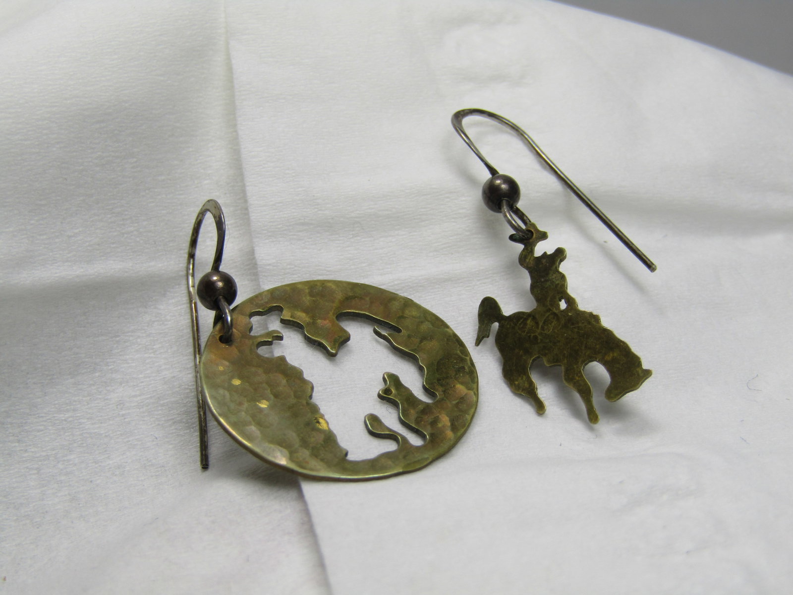 Vintage Rodeo Hammered Brass Earrings, Pierced - 3