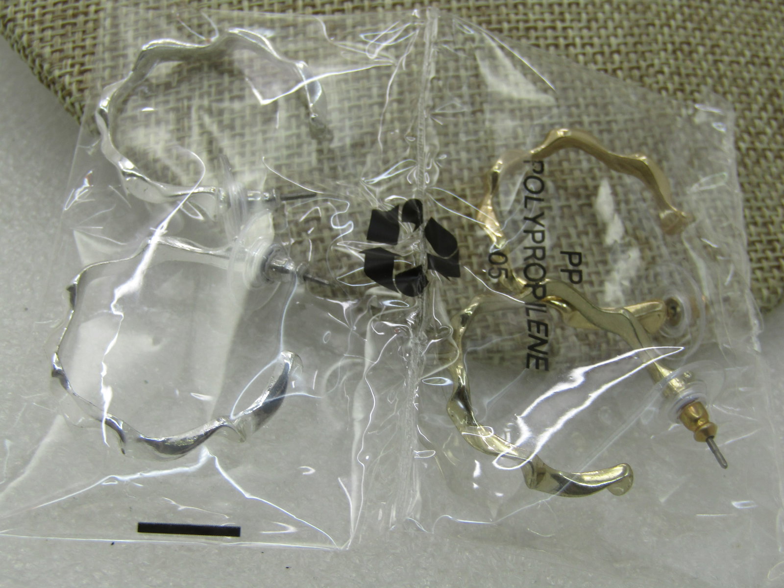 Vintage Avon Hoop Earrings , 2Pr, Pierced, New in Box.: Vintage Avon Hoop Earrings , 2Pr, Pierced, New in Box. Gold Tone and Silver Tone 1" wave design. New in packaging. Very good condition. (INV.JEAN SS2325 LEB LD 9/12/20) Reserve: $15.00 Shipping: Domes