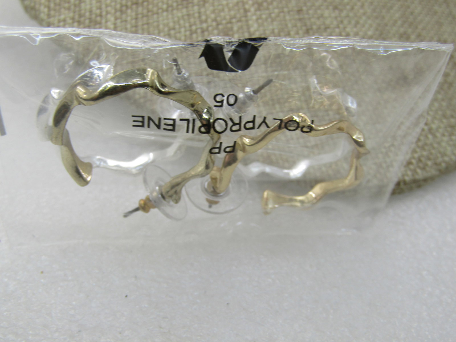Vintage Avon Hoop Earrings , 2Pr, Pierced, New in Box. - 6