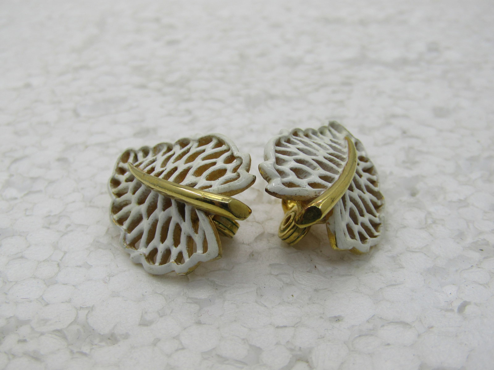 Vintage Monet Enameled Leaf Earrings, White & Gold Tone, 1960's-1970s - 4