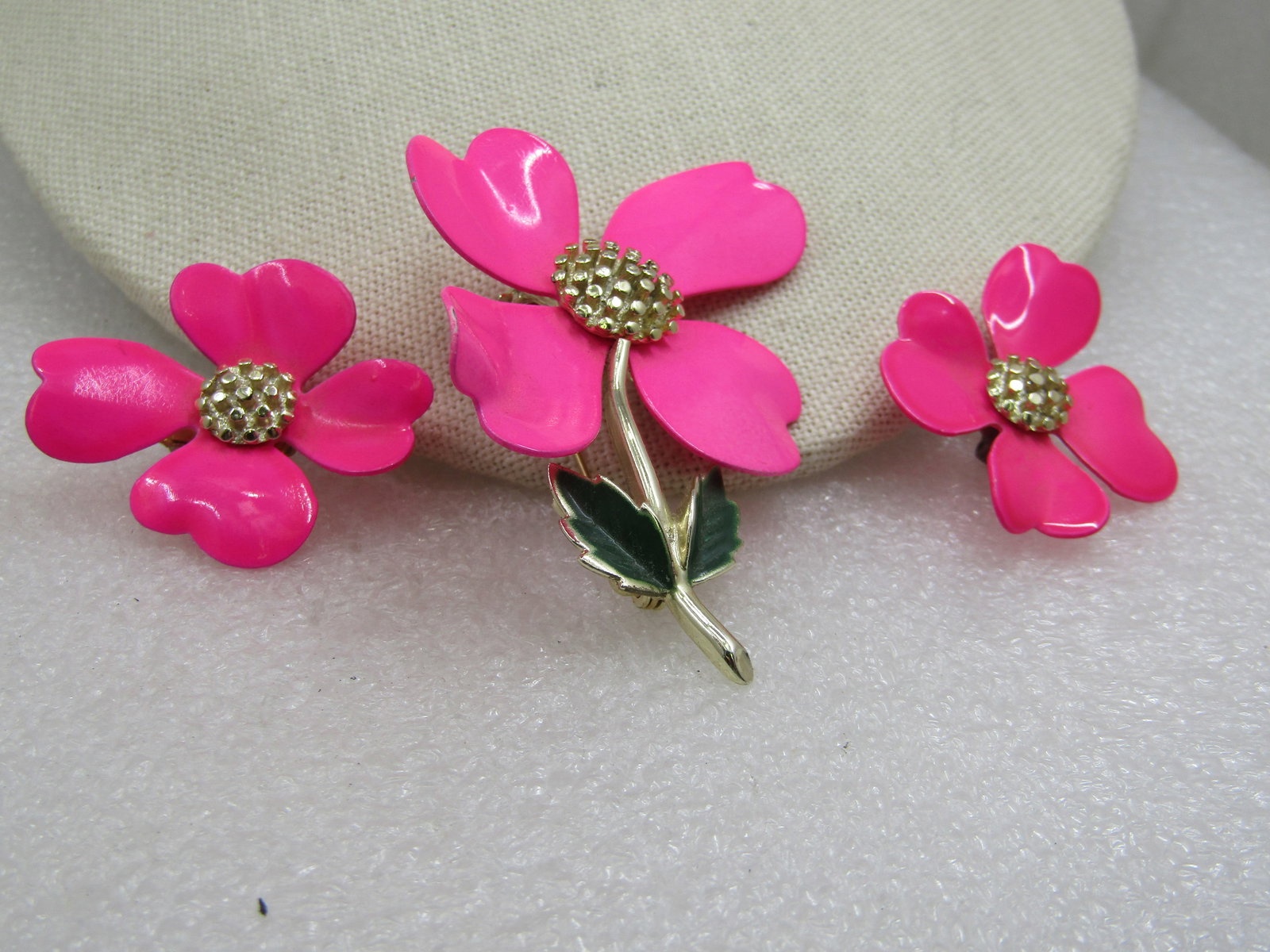 Vintage Neon Pink Brooch & Earrings Set, 1960's Sarah Coventry - 2