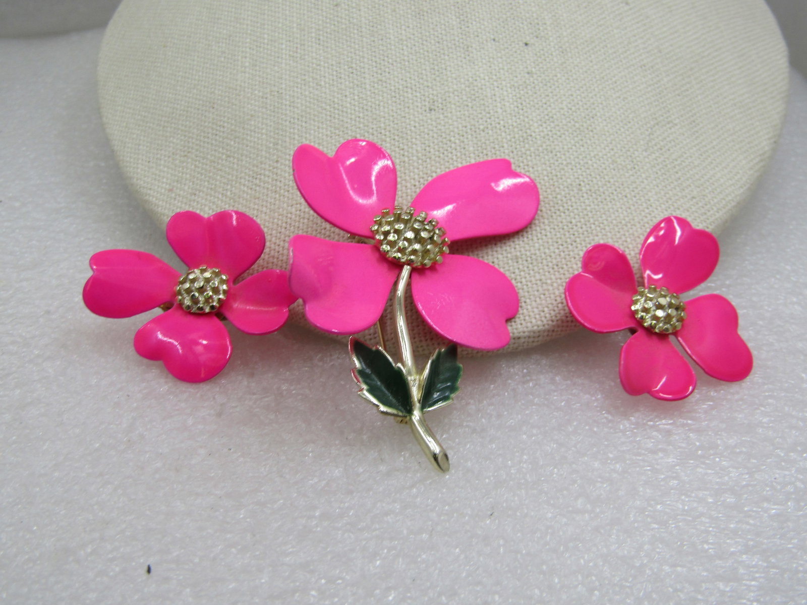 Vintage Neon Pink Brooch & Earrings Set, 1960's Sarah Coventry - 3