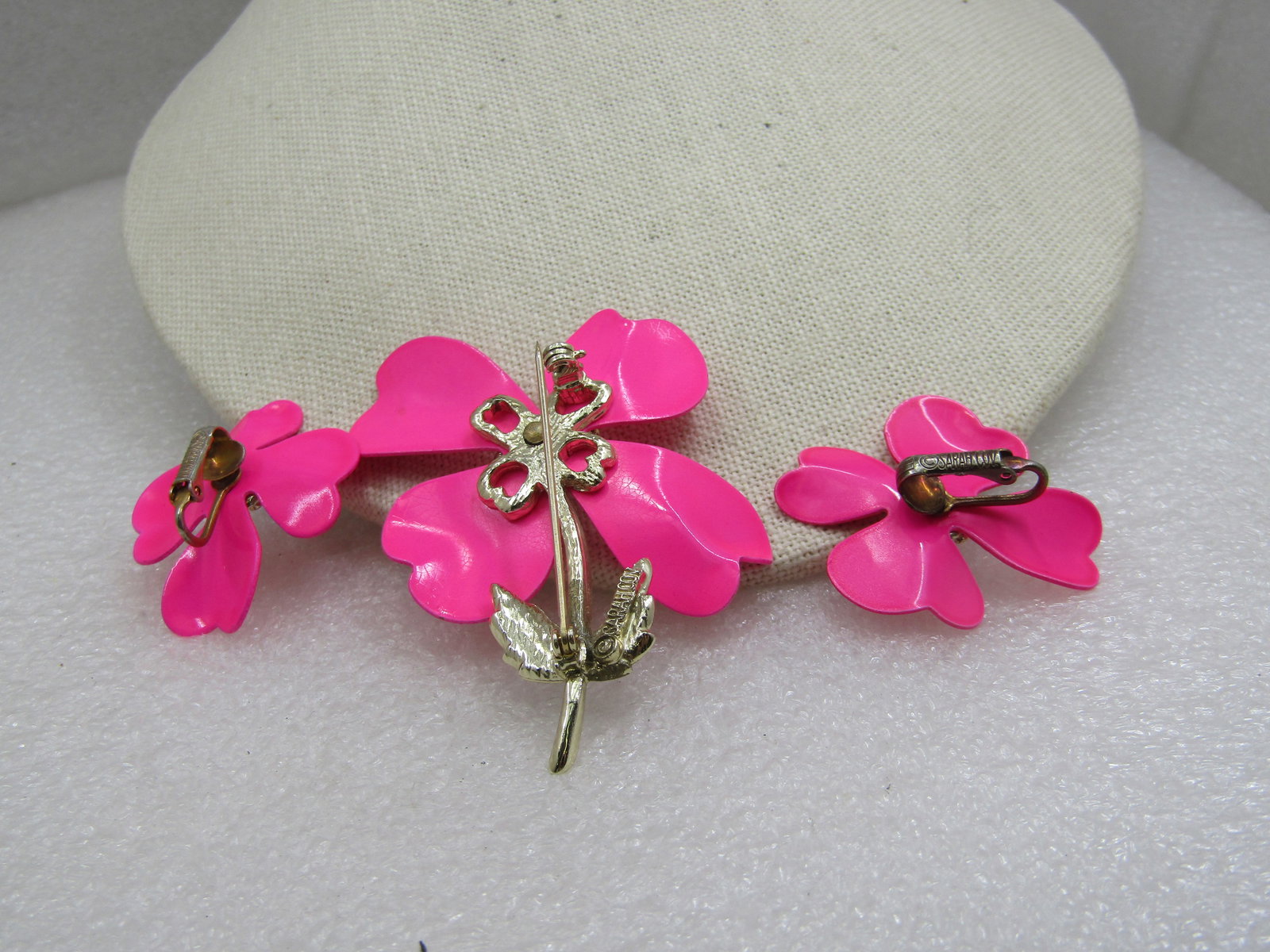 Vintage Neon Pink Brooch & Earrings Set, 1960's Sarah Coventry - 4