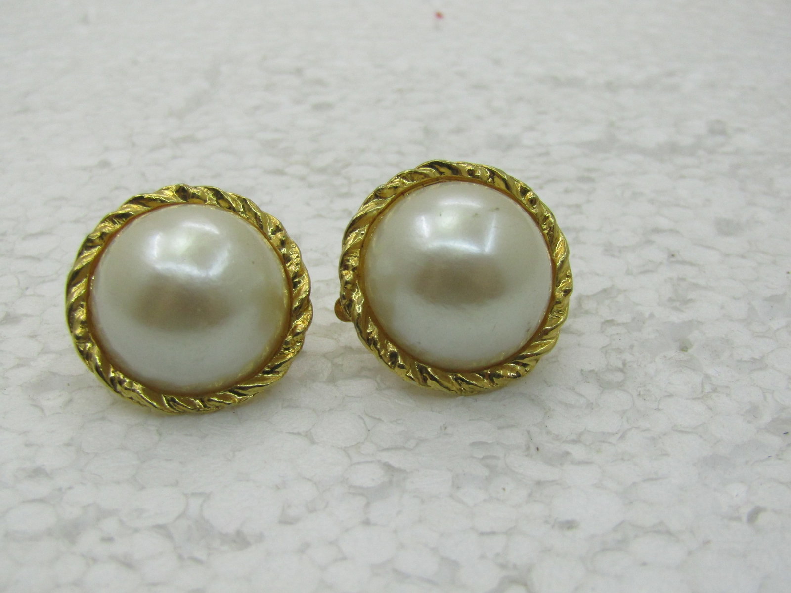 Vintage Faux Pearl Clip Earrings, Gold Tone, Rope Accent: Vintage Faux Pearl Clip Earrings, Gold Tone, Rope Accent, 7/8" Across. Swivel pads on back. Very good condition. (INV. W. WB13o14.4 SS1710 LEB LD 9/5/20) Reserve: $15.00 Shipping: Domestic: Flat-rate
