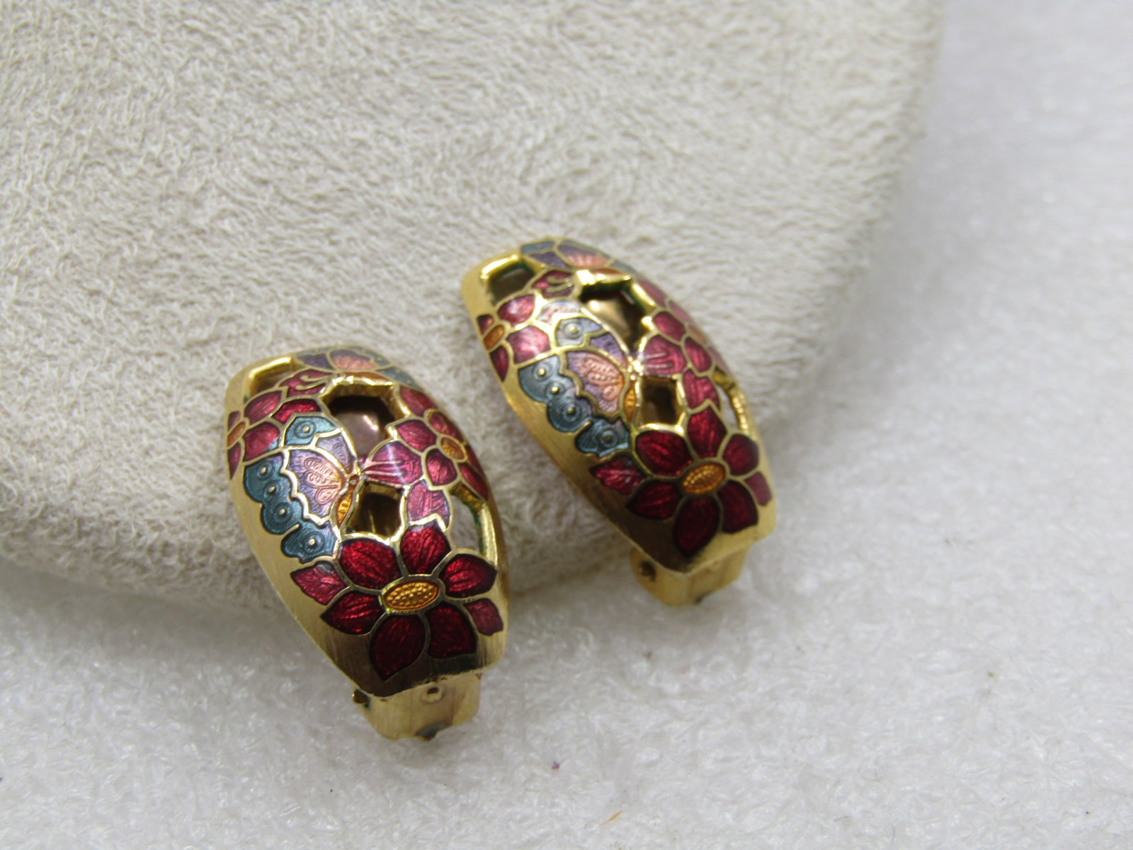 Vintage Cloisonne Floral Earrings, Clip, 1970's-1980's: Vintage Cloisonne Floral Earrings, Clip, 1970's-1980's. Curved cut-out1-1/8" tapered drop with red, pink, peage flowers and green leaf accents. Not signed by the maker. Very good condition. (W7922.4 S