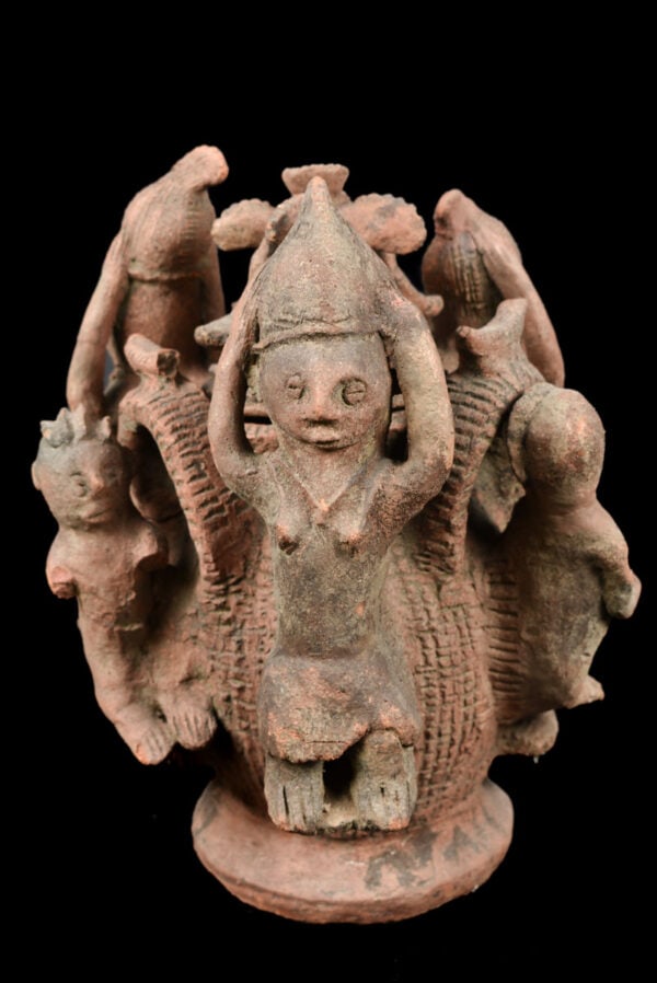 Terracotta Jar – Bariba – Benin – Schädler certificate: Wonderfull terracotta jar from the Bariba people of Benin. Heavy piece, total weight: 8000 gram! Contains traces of wear and tear due to tribal use. This piece of a pottery vessel, embellished with