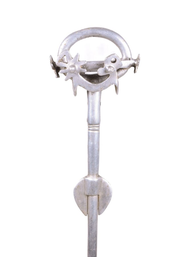 Power Stick / Scepter – Aluminium – Gan – Burkina Faso: Beautiful power stick stick from the Gan people of Burkina Faso. The scepteris made out of aluminium and is in good condition with traces of wear and tear. The scepter is finely carved with Gan