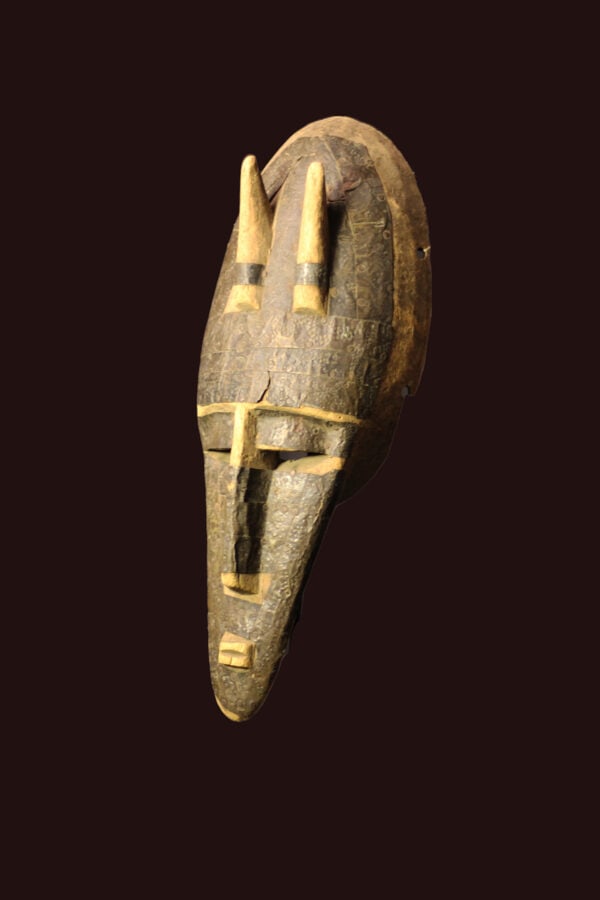Mask – Wood, Metal – Marka – Mali: Beautiful mask from the Marka / Bambara tribe of Mali The wooden mask is charestic decorated with metal plates Detailed scarification all over the face with typical appearance The BAMBARA have all sor