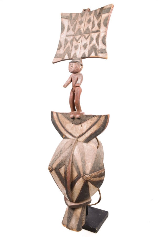 Animal Mask – Wood – Bwa – Burkina Faso (107 cm): Authentic, (crocodile) mask from the BWA people of Burkina Faso. Large expressive item, total length: 107 cm! Animal masks were used by the Bwa and Bobo in Do worship. The animals represent nature god