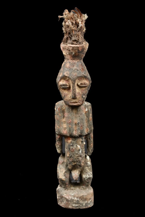 Initiation Statue – Wood, Feathers – Lengola – Congo: Powerful Lengola figure from DR Congo with horizontal scarifications. The Lengola, are established near the Metoko in the center of teh Congolese basin between the Lomami and Lualaba rivers, a primary