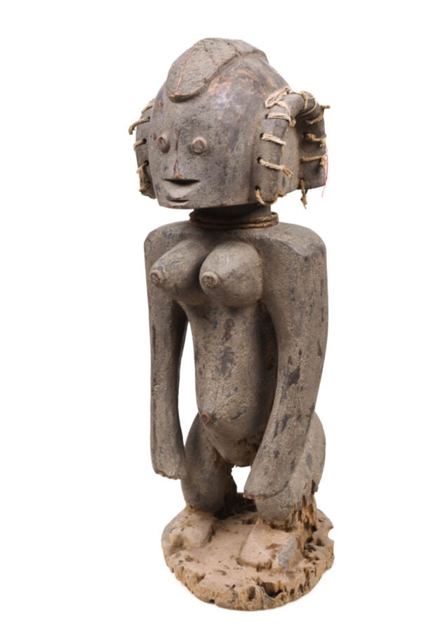 Ancestor figure – Wood – Bamana – Mali: Beautiful wooden ancestor figure of the Bamana tribe from Mali. The Dyonyeni are associated with Southern Dyo and Kwore society. These female images usually appear with large conical breasts and measu