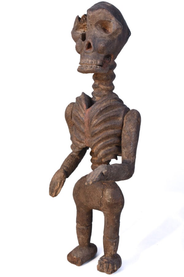 Commemorative Figure – Wood – Tiv – Nigeria: Superb commemorative staute from the TIV people of Nigeria. The Tivs are known for their artistic corpus related to the funerary art that surrounds the worship they devote to their ancestors. The