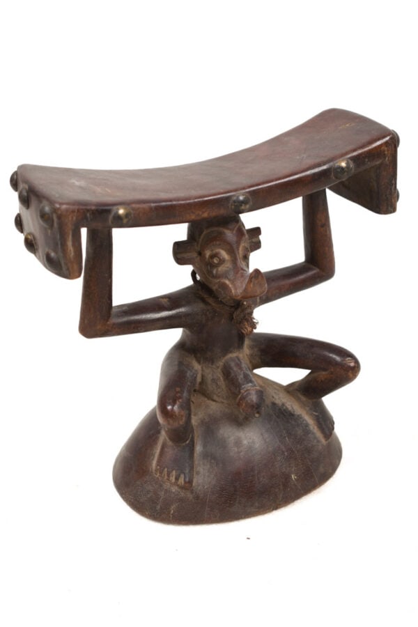 Neck rest – Wood – Yaka – Congo DRC: A beautiful Yaka neck rest, D.R. Congo. Carved wood headrests have a long history in Africa. Headrests were made for sleeping while protecting the sleeper’s elaborate hairstyle as well as