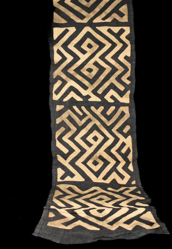 Textile – Cloth – Shoowa-Kuba – DR Congo 320 cm: Kuba skirts, Tcaka, long are cloths made from raffia, from 8 – 25 feet long, from the Ngeende, Bushoong and Ngongo peoples. They incorporate appliqued “patches”, embroidered shapes