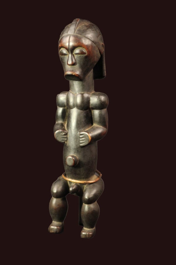 Byeri Figure – Wood – Fang – Gabon: Powerfull wooden Fang Byeri figure form Gabon. Fang Byeri figures are usually characterized as a seated male figure. He has bent legs and an elongated torso, The Fang occupy such a large geographical