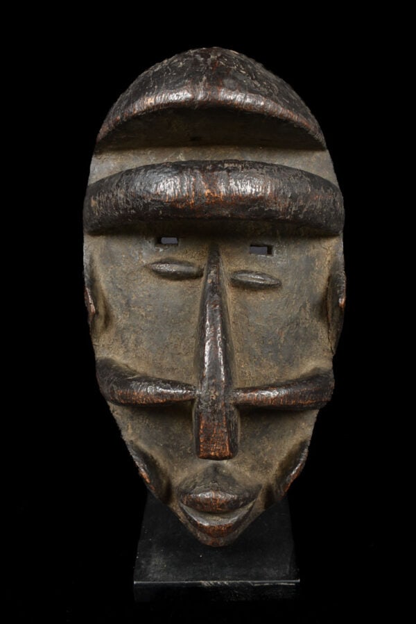 Dance mask – Wood – Bete – Ivory Coast: Stunning Bete mask from Ivory Coast. Stunning Bete mask from Ivory Coast. This type of mask was worn for a variety of ceremonies, including entertainment dances. The Ivory Coast is home of the BETE, t