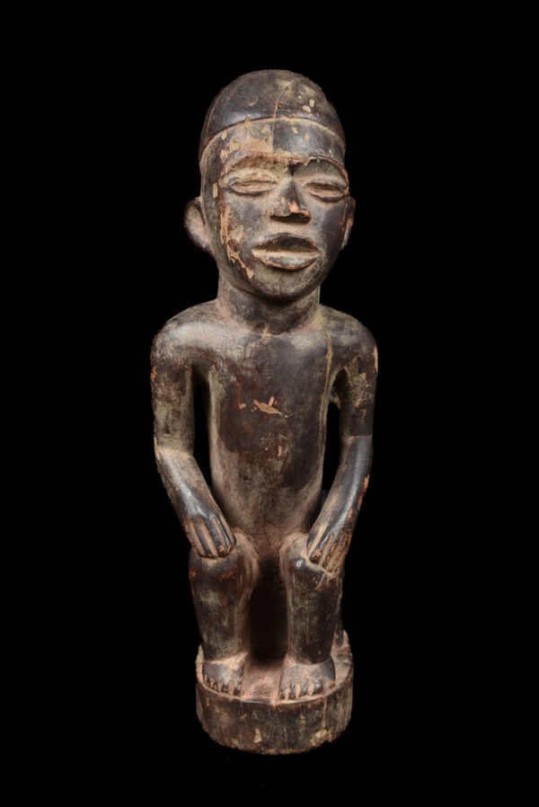 Figure – Wood, Glass – Bakongo Vili – Congo: Stylistic Bakongo Vili ancestor figure from Congo. Powerful appearance with with a great aged patina with traces of tribal use. Object: Figure Ethnic group: Bakongo Vili Country: DR Congo Material: