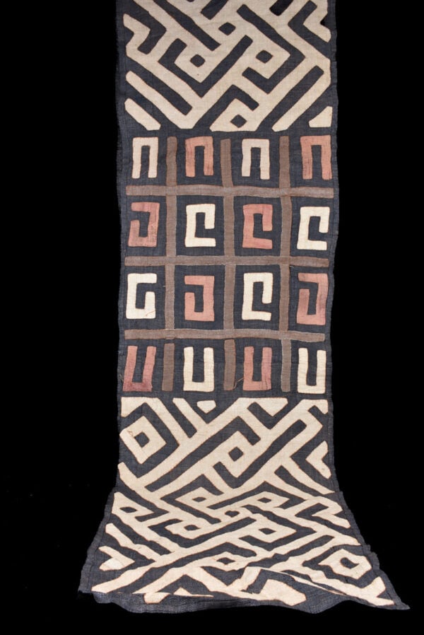 Textile – Cloth – Shoowa-Kuba – DR Congo 340 cm: Kuba skirts, Tcaka, long are cloths made from raffia, from 8 – 25 feet long, from the Ngeende, Bushoong and Ngongo peoples. They incorporate appliqued “patches”, embroidered shapes
