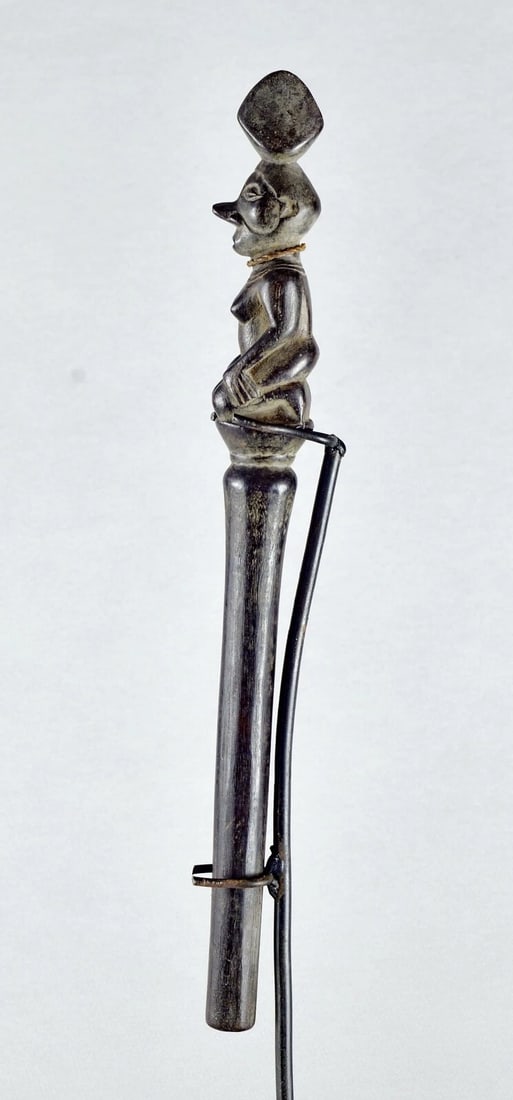 African Art Yaka chief staff with female figure scepter cane Congo DRC: Beautiful Yaka staff with a female figure Congo DRC 31.5 cm (About 12 1/2 inches high) Cute decorative sculpture Wood Average condition Reserve: $125.00 Shipping: Domestic: Flat-rate of $50.00 to