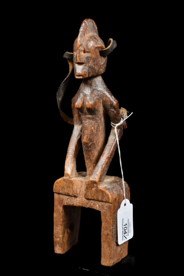 Pulley – Mossi – Wood – Burkina Faso: Ex Zemanek-Münster auction Provenance: Justin Barthels (Maastricht, NL) Mossi, Burkina Faso: a typical heddle pulley with ancestor figure. A heddle pulley, in which a reel runs over an axle