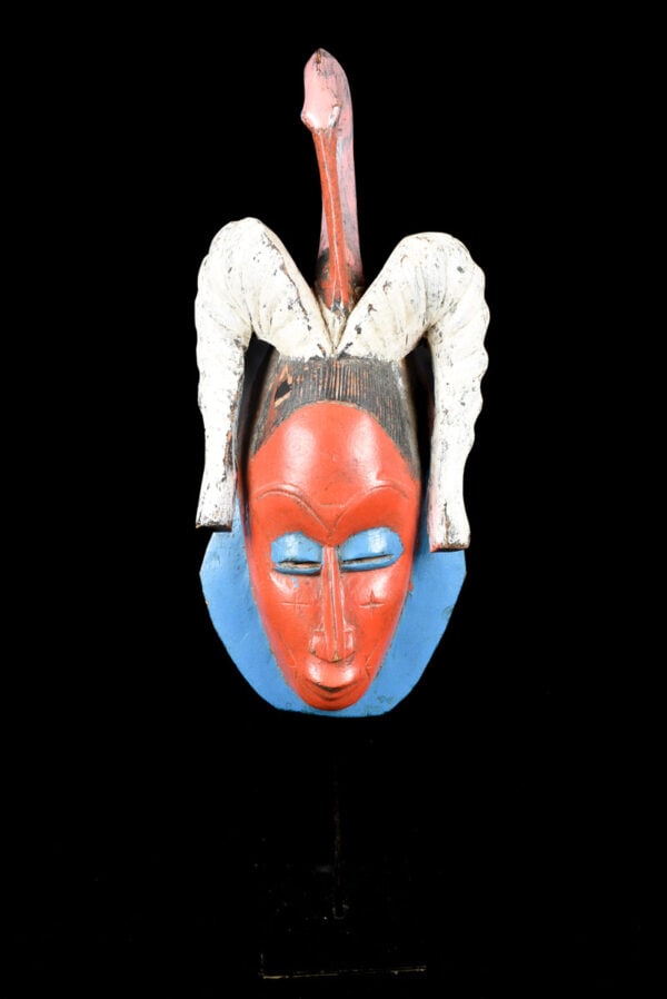 Dance mask – Wood – Guro – Ivory Coast: Very appealing refined carved African wooden mask from the Guro people of Ivory Coast. Beautifully designed with a warm expression. The mask is carved from one piece of wood and is in good condition.