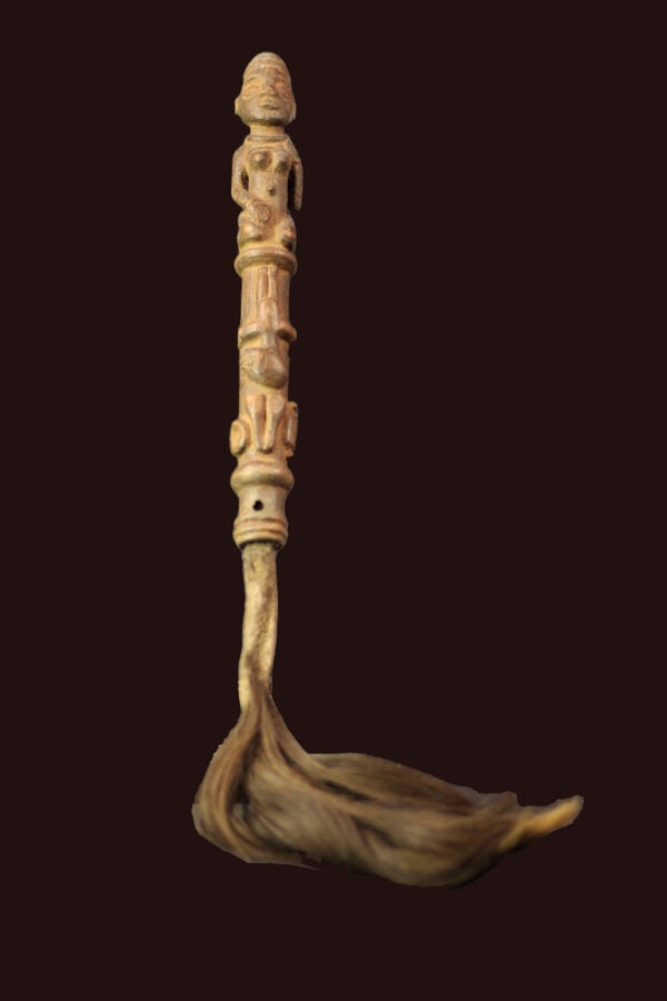 Fly whisk – Wood – Yombe – DR Congo: Ceremonial fly whisk from the Yombe tribeof DR Congo. Good condition with a beautiful aged patina. Flywhisks in Africa served two functions, the first being used to prevent insects from alighting on