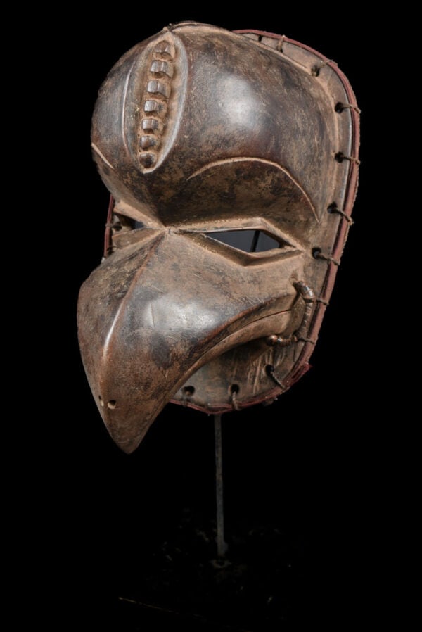 Ge Gon Mask – Wood – Dan – Ivory Coast: Great wooden Ge Gon / bird mask from the DAN people of Ivory Coast. The hornbill plays a central role in the ancient mythology of the DAN. Unlike for the northern DAN groups (Kono, Kpelle, Mano, etc&#