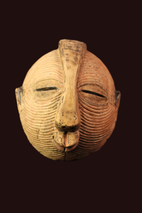 Mask – Wood – Luba – DR Congo: Luba masks are rare and are primarily found in the eastern Luba kingdoms. dome masks are very similar to the Kifwebe mask used by the Songye, although they display more rounded features. [Jean-Baptist