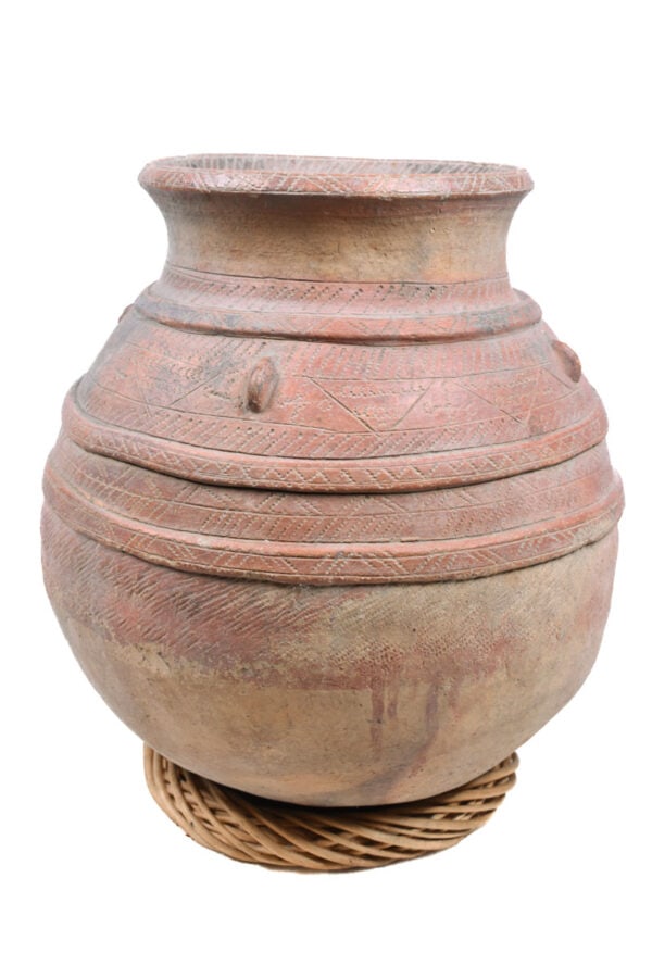Water Vessel – Nupe – Terracotta – Nigeria: Wonderfull unique water vessel from the Nupe people of Nigeria. Handcrafted by the Nupe people of Nigeria, these functional pots, always decorated with bands of carefully incised geometric designs