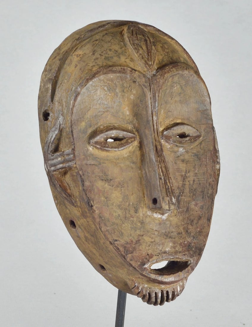 African Art beautiful wooden Ngbaka Mask Congo Drc: Beautiful decorative Ngbaka Mask (Congo drc) About 8 1/4 inches high Wood Condition: medium THE STAND DISPLAY IS NOT INCLUDED Reserve: $225.00 Shipping: Domestic: Flat-rate of $50.00 to anywhere