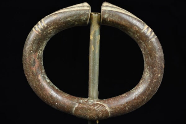 Currency / bracelet – Lobi – Bronze – Iron – Burkina Faso: Old bronze currency / bracelet from the Lobi poeple of Burkina Faso. Good condition with a beautiful aged patina.] Old copper Manilla – West African trade currency. Manillas are (almost ring-lik